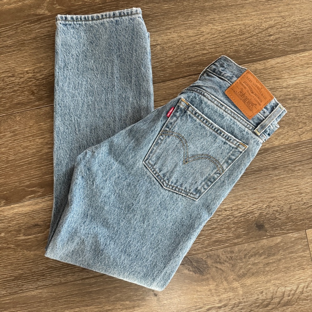 NWOT Levi’s Wedgie Jeans, Medium Wash Straight Leg W25 L26